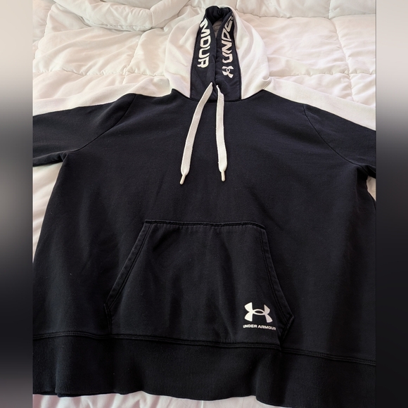 Under Armour 2XL Black and White Hoodie EUC - Picture 4 of 5